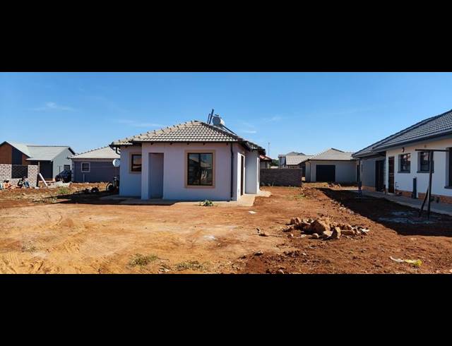 4 BEDROOM HOUSE FOR SALE IN LENASIA SOUTH